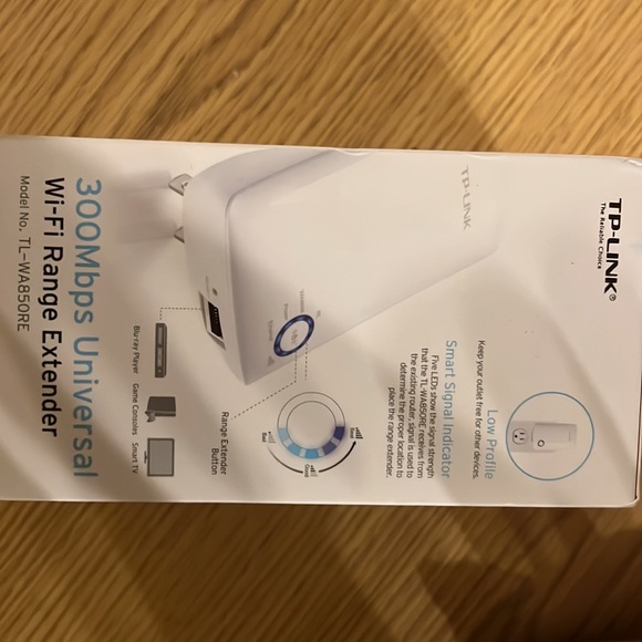 Universal Wi-Fi Range Extender - Picture 2 of 3